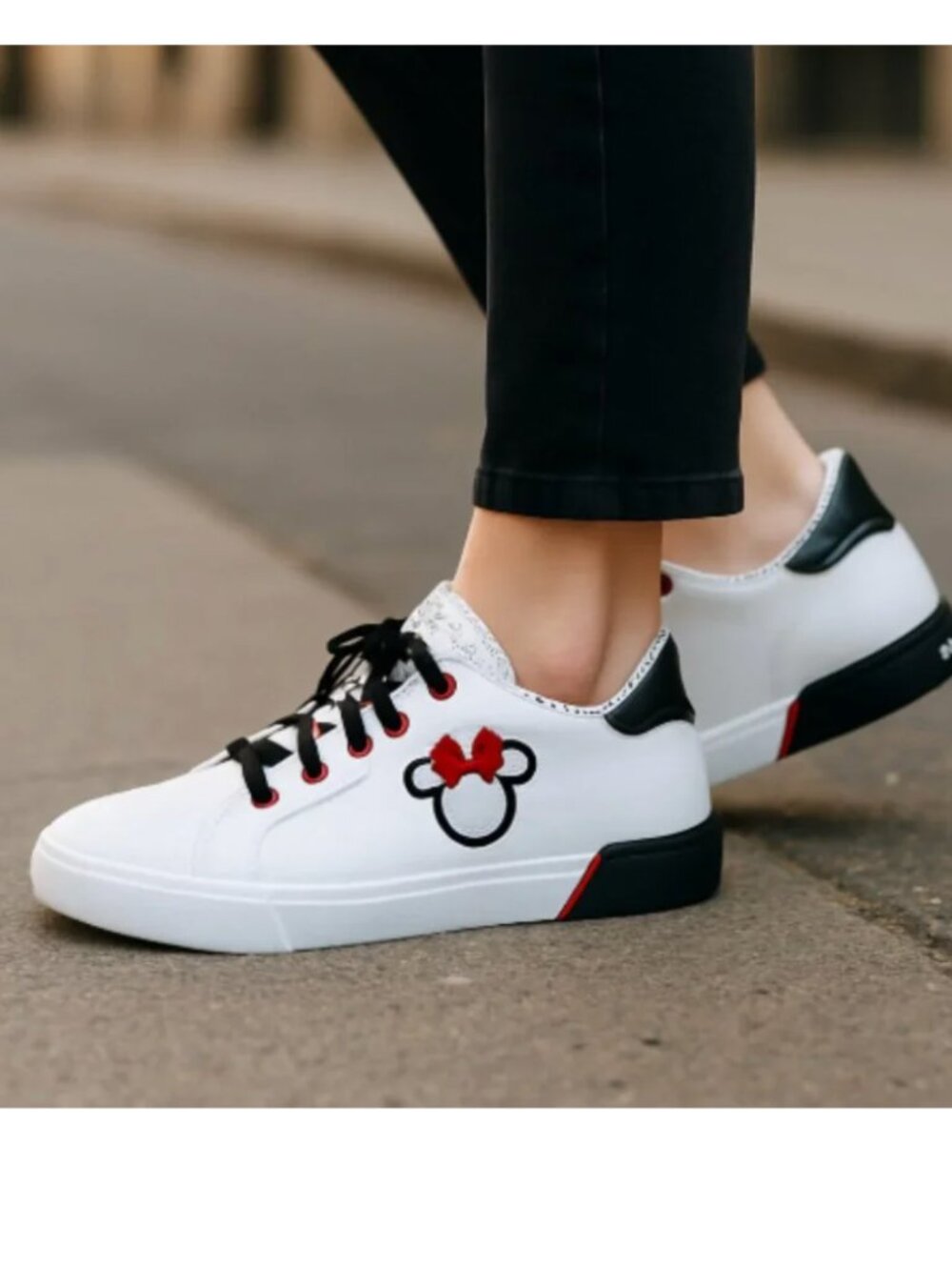 NWT Disney Minnie Mouse Women's Logo White Lace Up Low Top Sneakers
